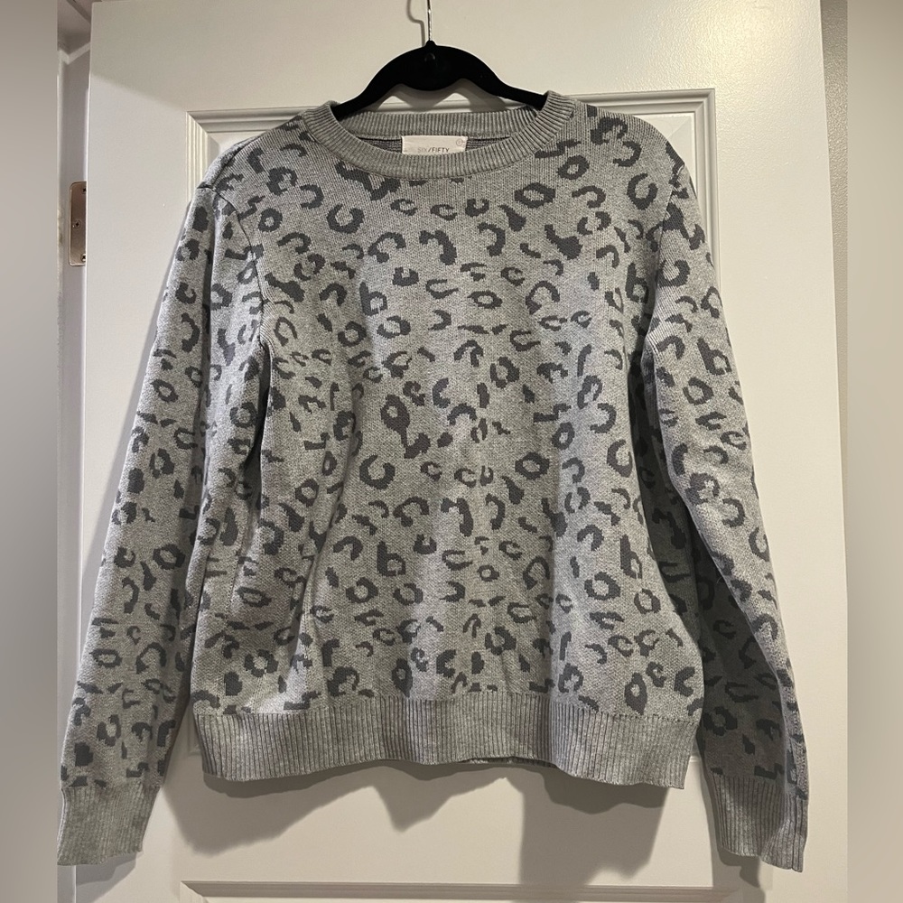 SIX/FIFTY Grey Leopard Print Sweater - Size Large